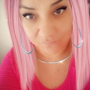 Meet your Posher, Larissa